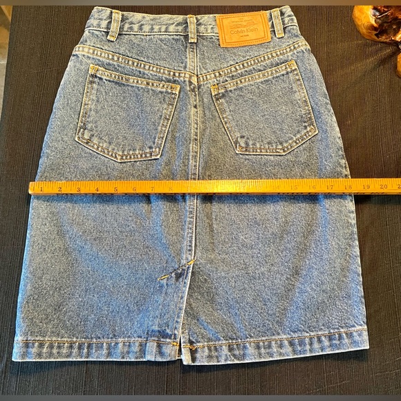 VINTAGE~  (8) Calvin Klein ,Stone Wash Denim, Pencil Skirt, made in USA - Picture 5 of 9
